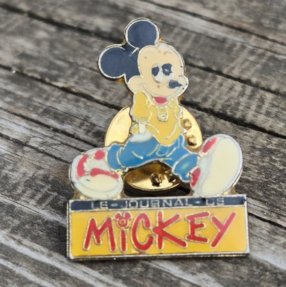Mickey Mouse Enamel Pin - Picture 2 of 16